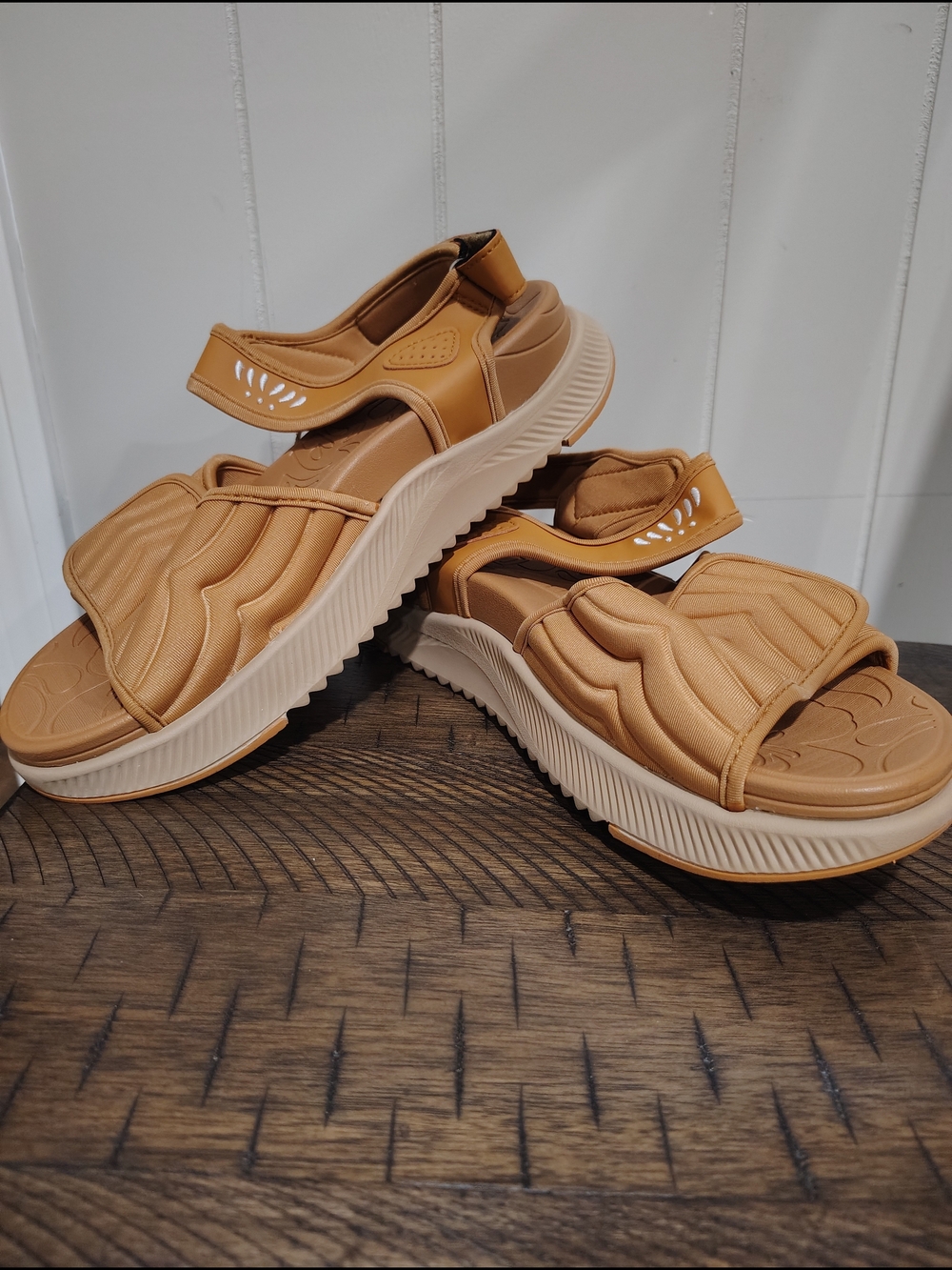 Hiking Sandals in Tan